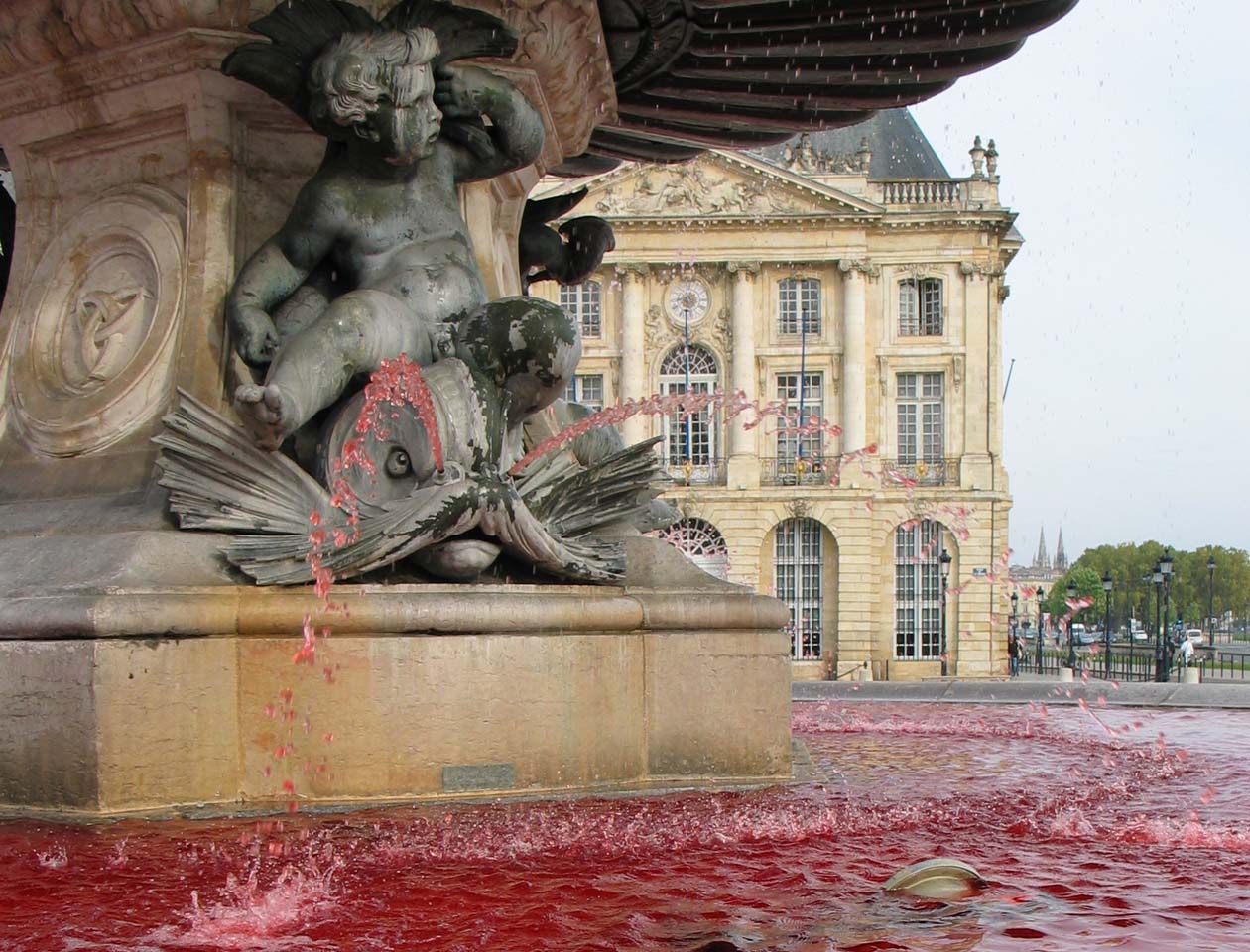2012-10-08-Fontaine-Bourse-Pink-October-2