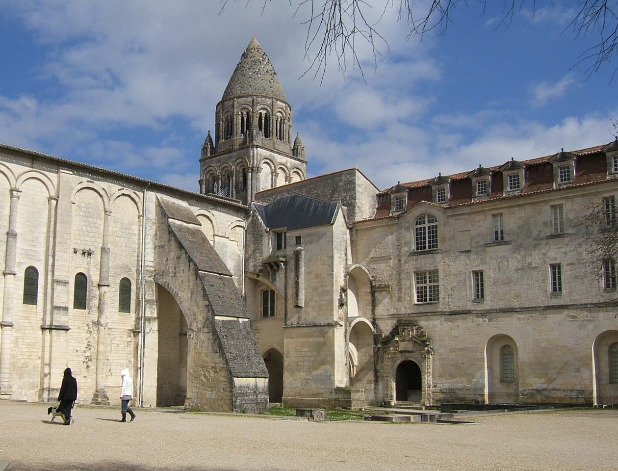 Saintes-Abbaye-Dames