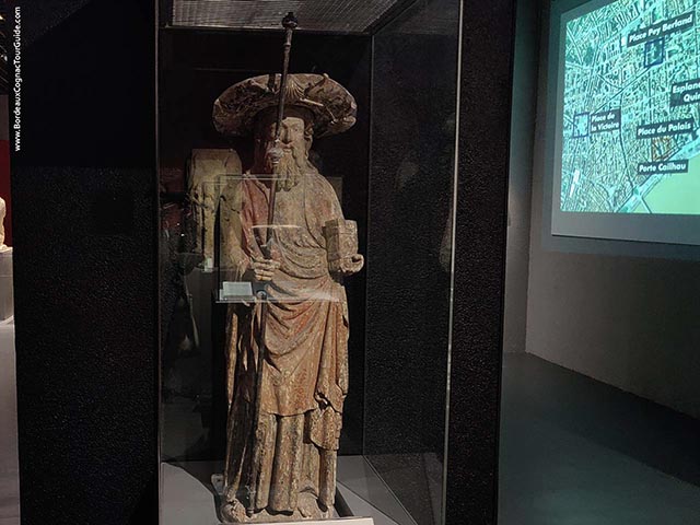 Statue Saint Jacques bois polychrome XV° siècle (Musee d'Aquitaine, Bordeaux)