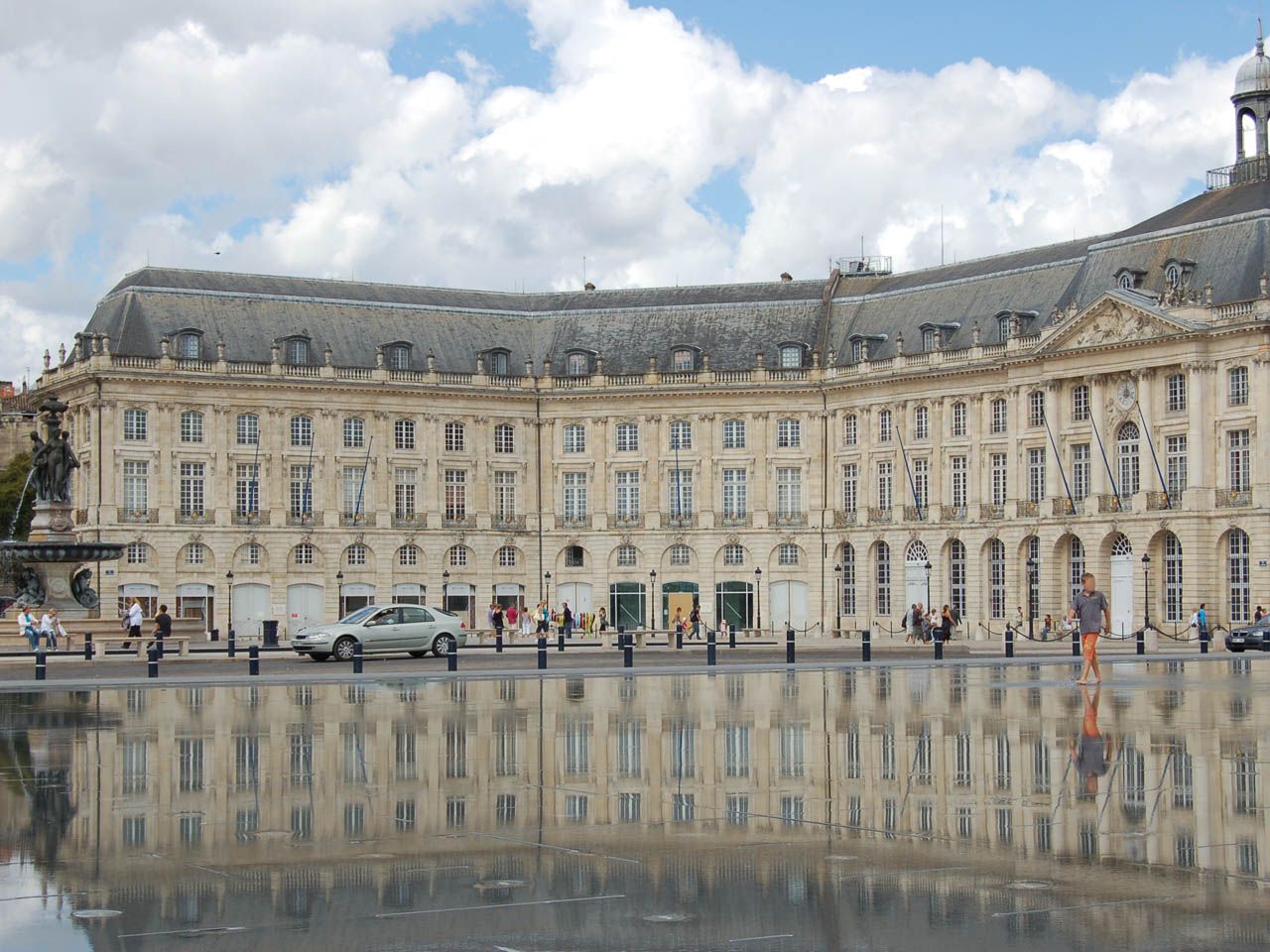 Bordeaux-Place-bourse-miroir-eau